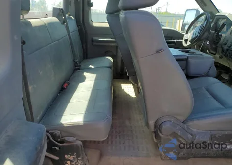 2015 Ford F350 Super Duty z USA, uszkodzony, nr VIN 1FD8X3B64FEC65478